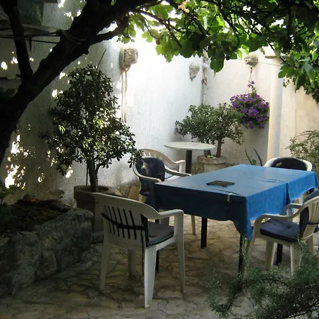 Cozy Studio In The Old Town For 3 Persons דירה *