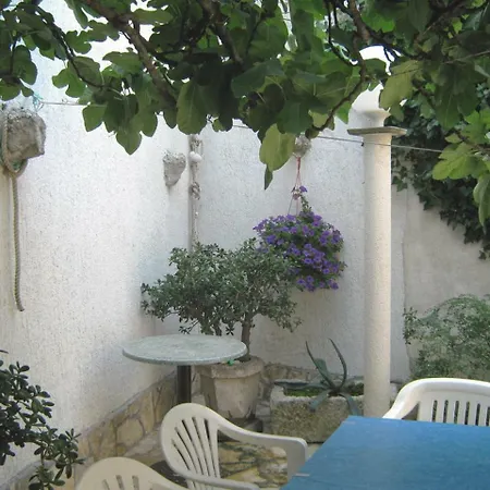 Cozy Studio In The Old Town For 3 Persons דירה